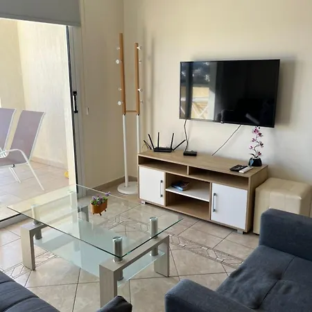 Eden Heights Sea View 502 - By Imh Travel & Tours פאפוס